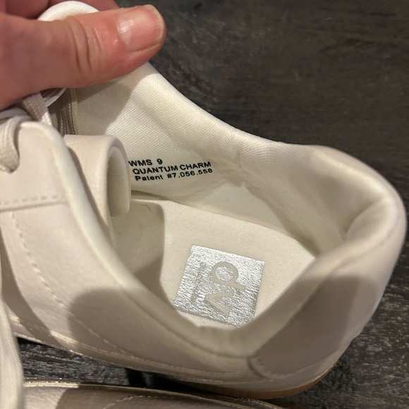 Dolce Vita leather Notice Sneakers - Picture 4 of 6